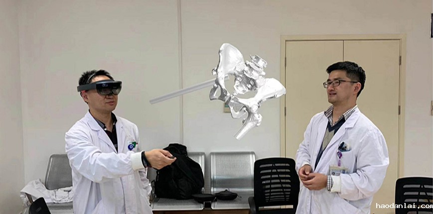 中山医院骨科手术HoloLens混合现实辅助定位
